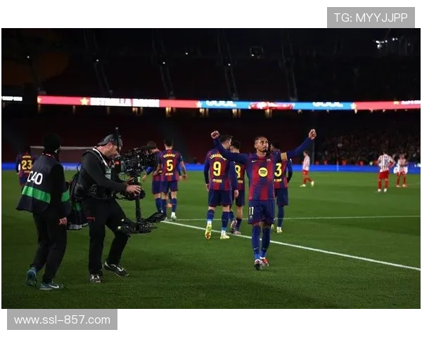 巴萨备战情况更新：拉菲尼亚与拉什福德缺席训练，德容恢复合练